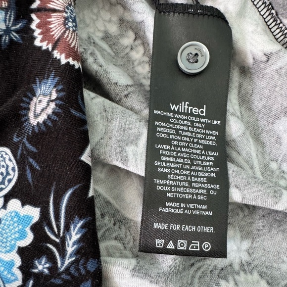 Aritzia Wilfred long sleeve Pose button up shirt - Picture 4 of 9